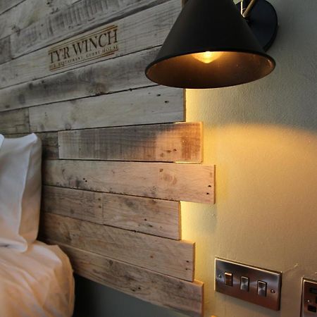 Tyr Winch Hotel Cardiff Ngoại thất bức ảnh