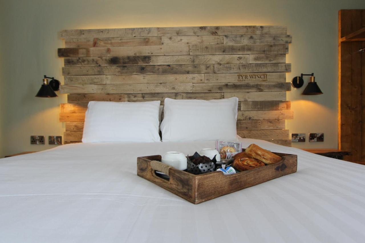Tyr Winch Hotel Cardiff Ngoại thất bức ảnh