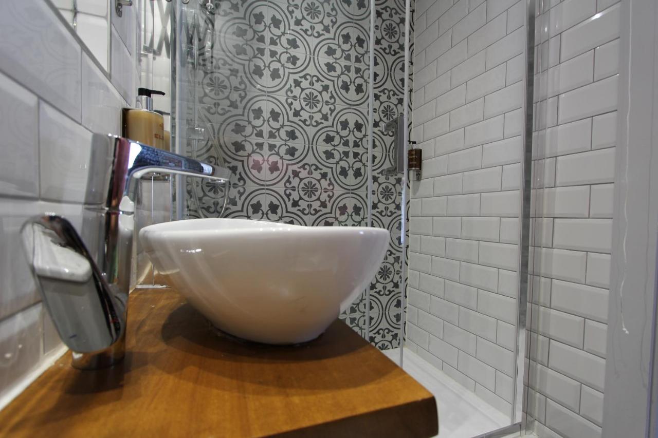 Tyr Winch Hotel Cardiff Ngoại thất bức ảnh