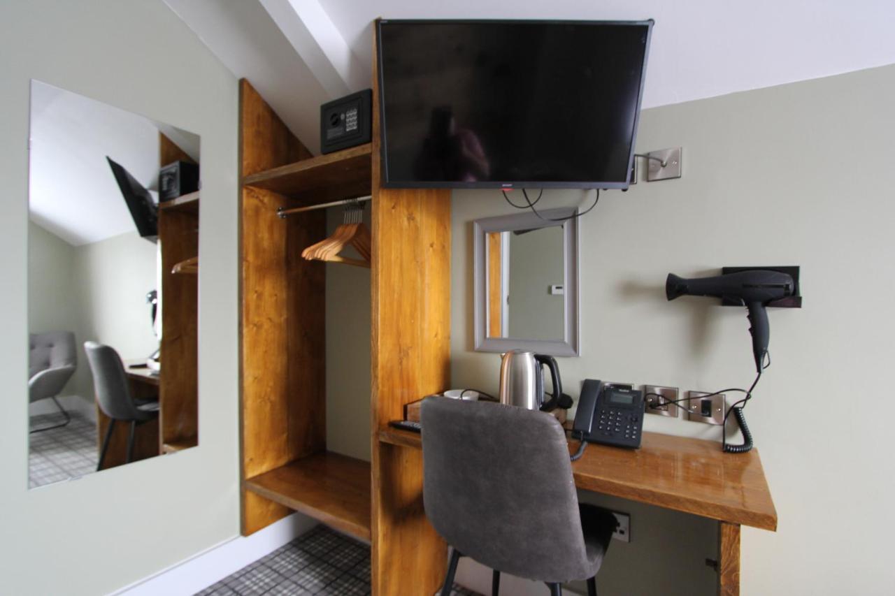 Tyr Winch Hotel Cardiff Ngoại thất bức ảnh