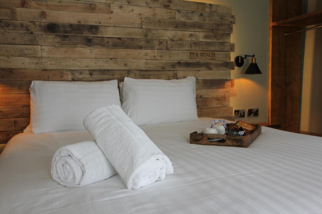 Tyr Winch Hotel Cardiff Ngoại thất bức ảnh