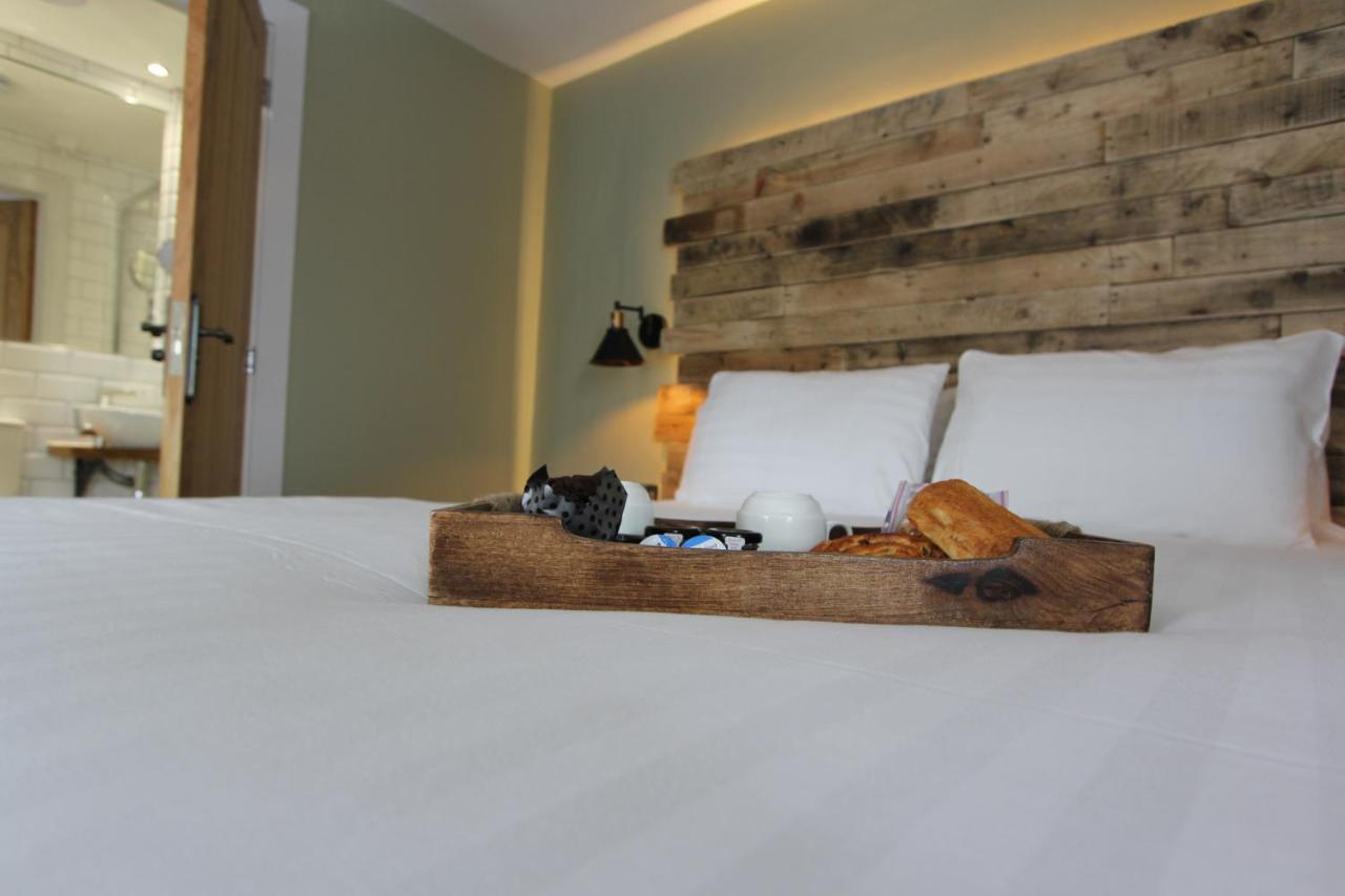 Tyr Winch Hotel Cardiff Ngoại thất bức ảnh