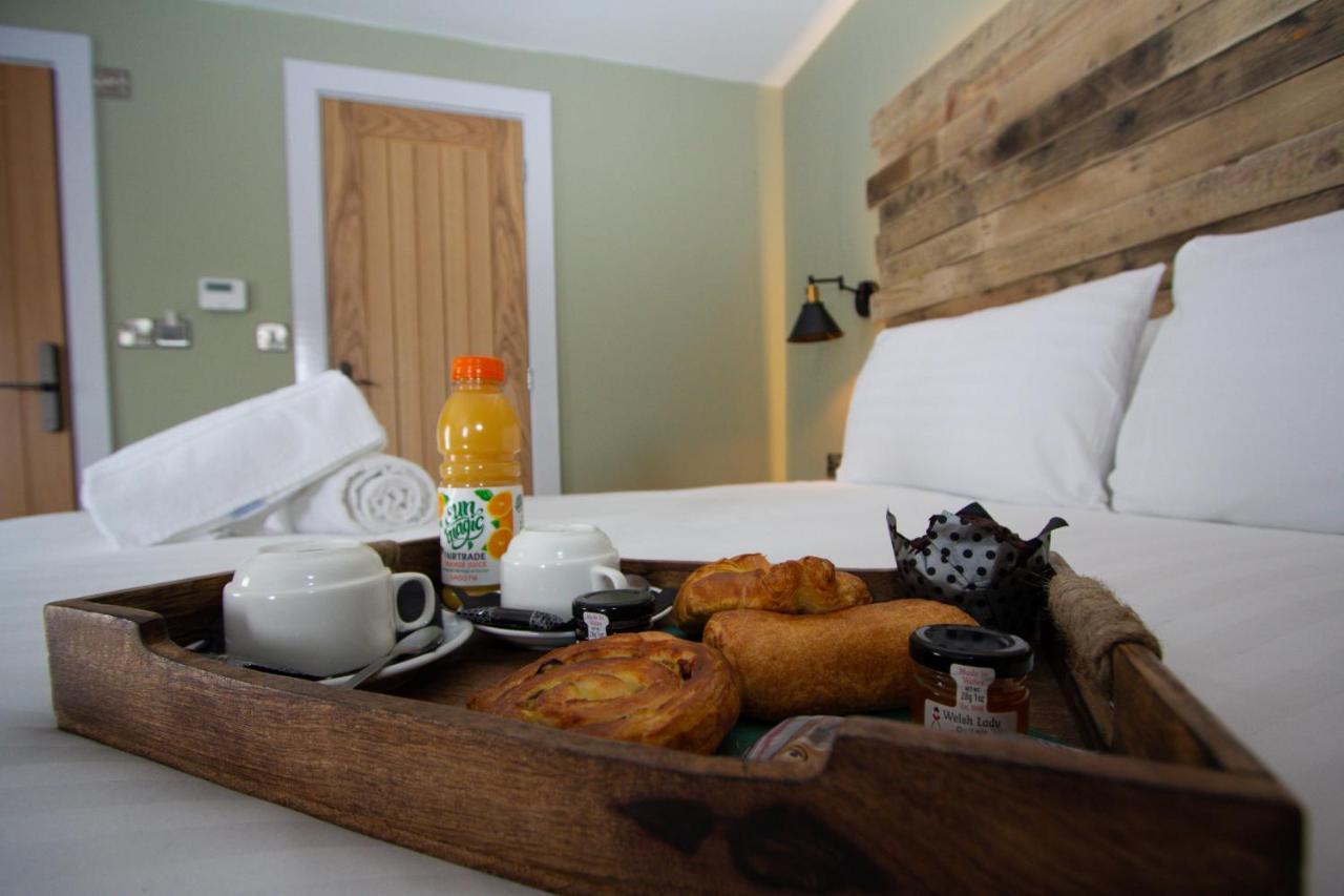 Tyr Winch Hotel Cardiff Ngoại thất bức ảnh