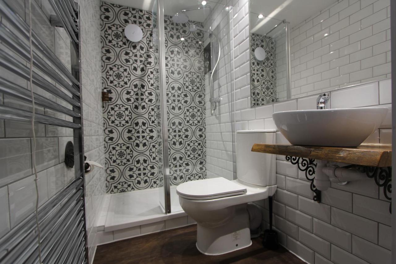 Tyr Winch Hotel Cardiff Ngoại thất bức ảnh