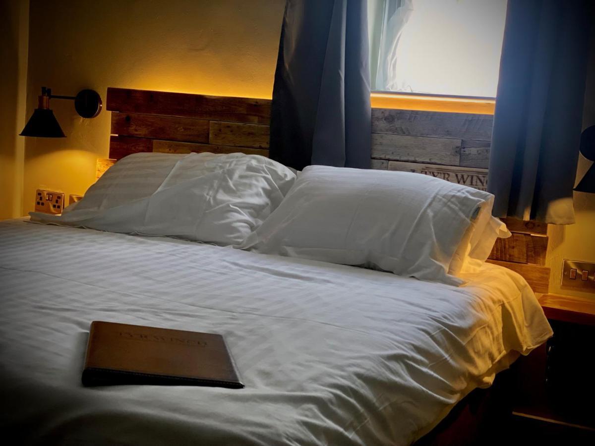 Tyr Winch Hotel Cardiff Ngoại thất bức ảnh